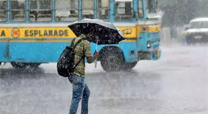 হঠাৎ বৃষ্টিতে ভিজে গেলে সুস্থ থাকবেন যেভাবে
